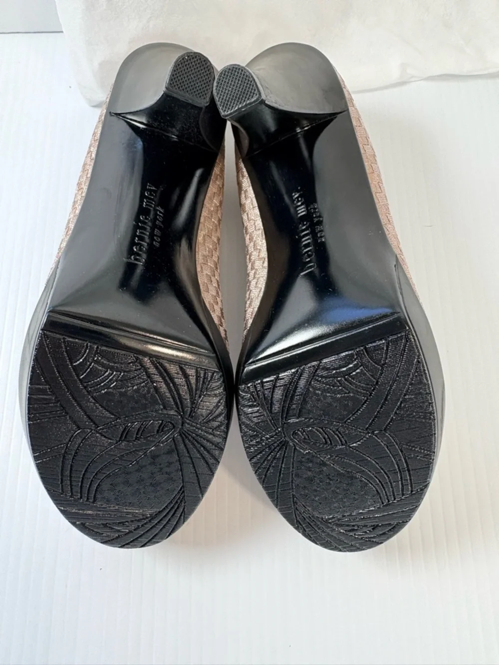 bernie mev. Legend 1 Woven Taupe Pumps with Black Platform Sz38 Comfort Heel NIB